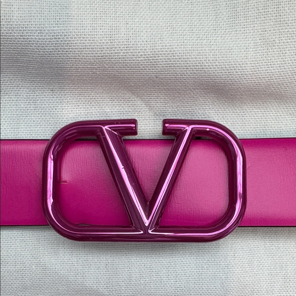 Valentino Garavani Fuchsia Vlogo Belt - Picture 2 of 5